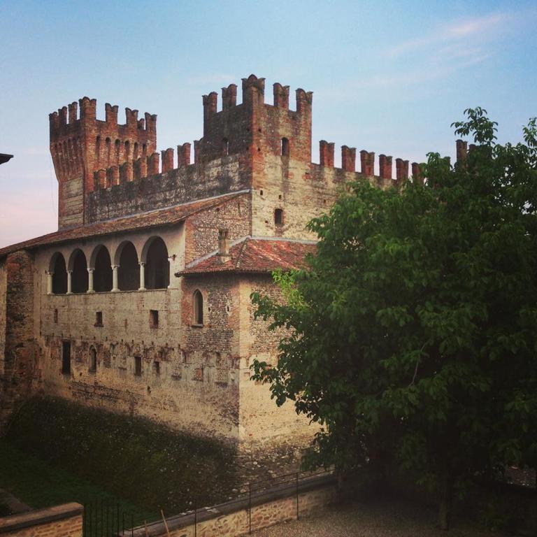 Locanda Dei Nobili Viaggiatori Cavernago Cameră foto